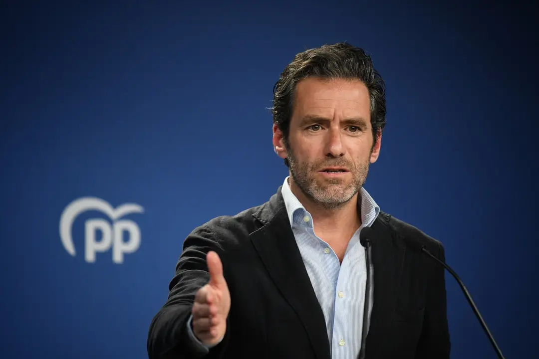 El portavoz y vicesecretario de Cultura del PP, Borja S&eacute;mper, durante una rueda de prensa en la sede del partido. Fernando S&aacute;nchez
