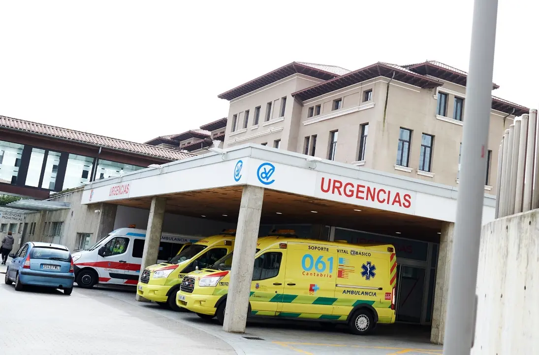 Exterior del servicio de urgencias de Valdecilla. EP / Archivo