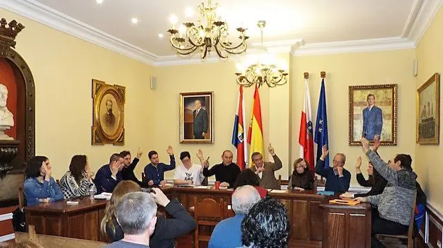 Fotograf&iacute;a de archivo de un pleno celebrado en el Ayuntamiento de Suances. / A.E.