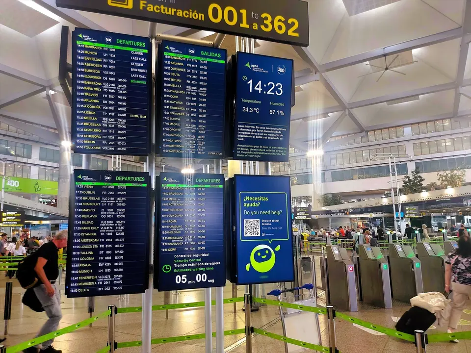 Pantallas de informaci&oacute;n al pasajero en un aeropuerto. EP / Archivo