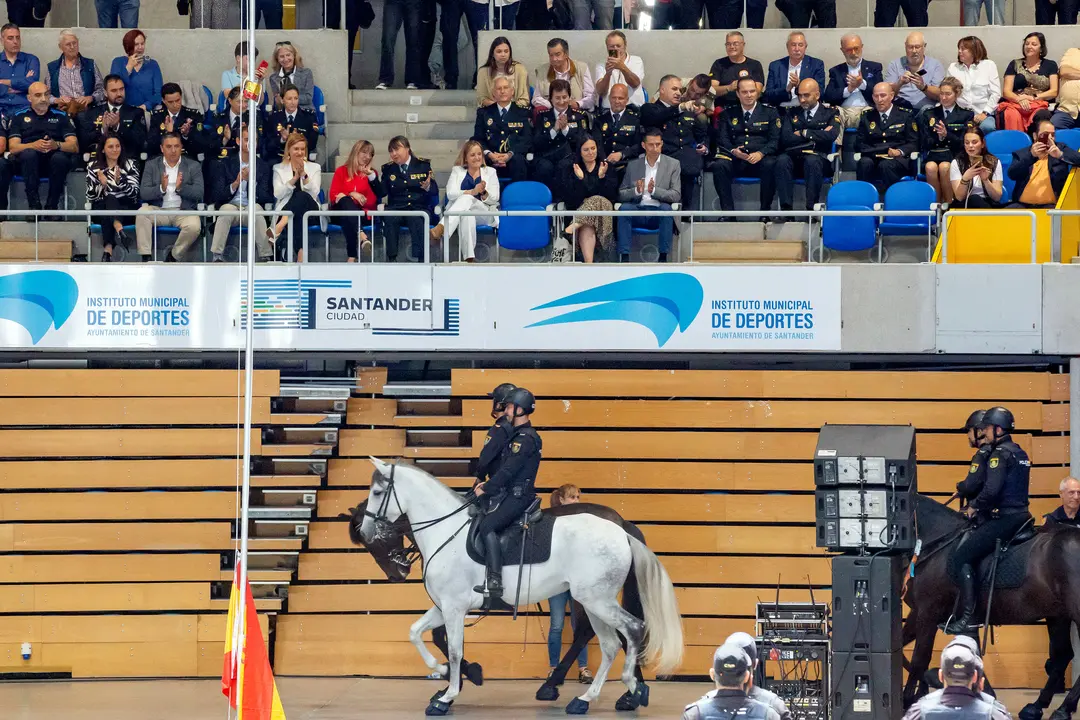 Exhibici&oacute;n de la Policia Nacional. / Luna Espinosa