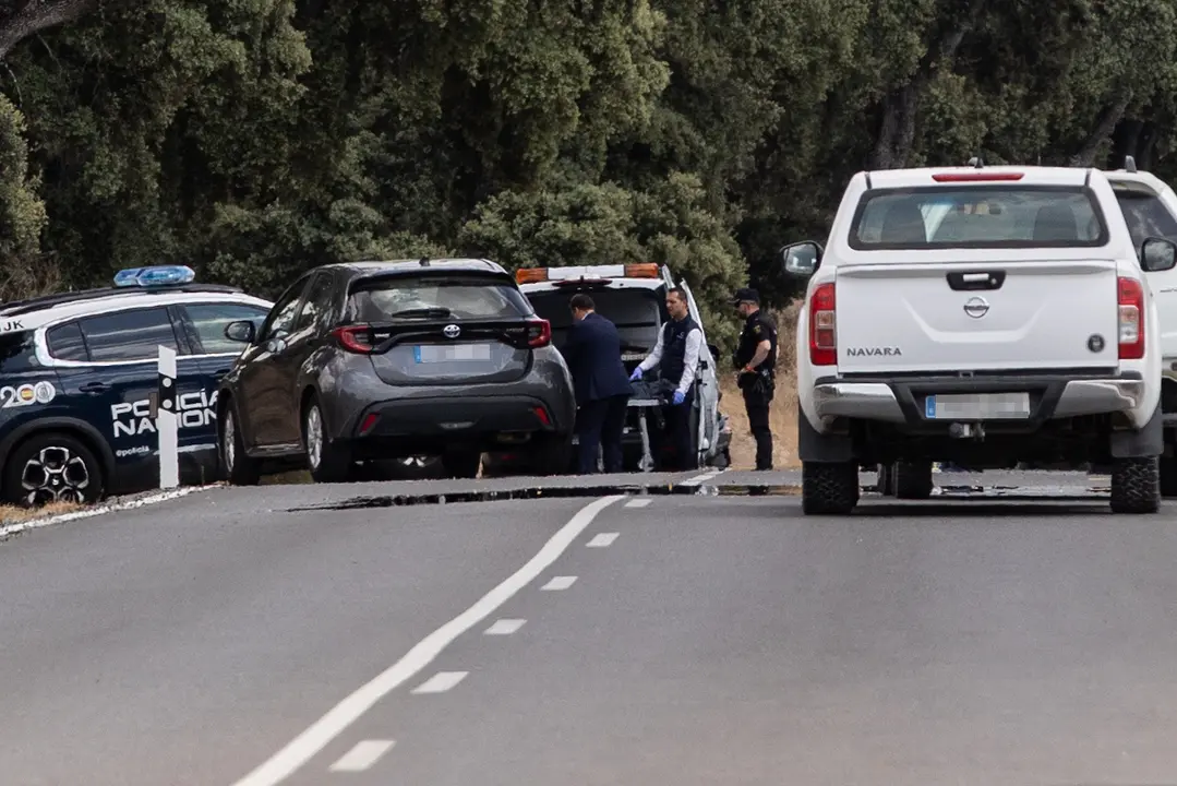Agentes de la Polic&iacute;a Nacional trabaja en el lugar donde ocurri&oacute; el crimen. Alejandro Mart&iacute;nez V&eacute;lez / Archivo