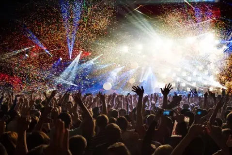 Mucha gente disfruta en un concierto. / A.S.