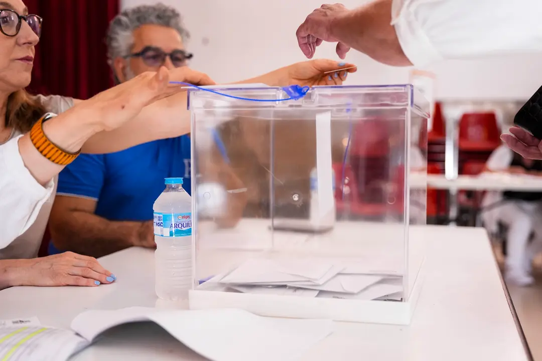 Detalle de la jornada electoral en un colegio. / EP