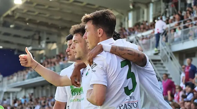 &Iacute;&ntilde;igo Vicente junto a Sa&uacute;l, Mboula y Aldasoro, celebrando un gol con la primera equipaci&oacute;n. / RRC