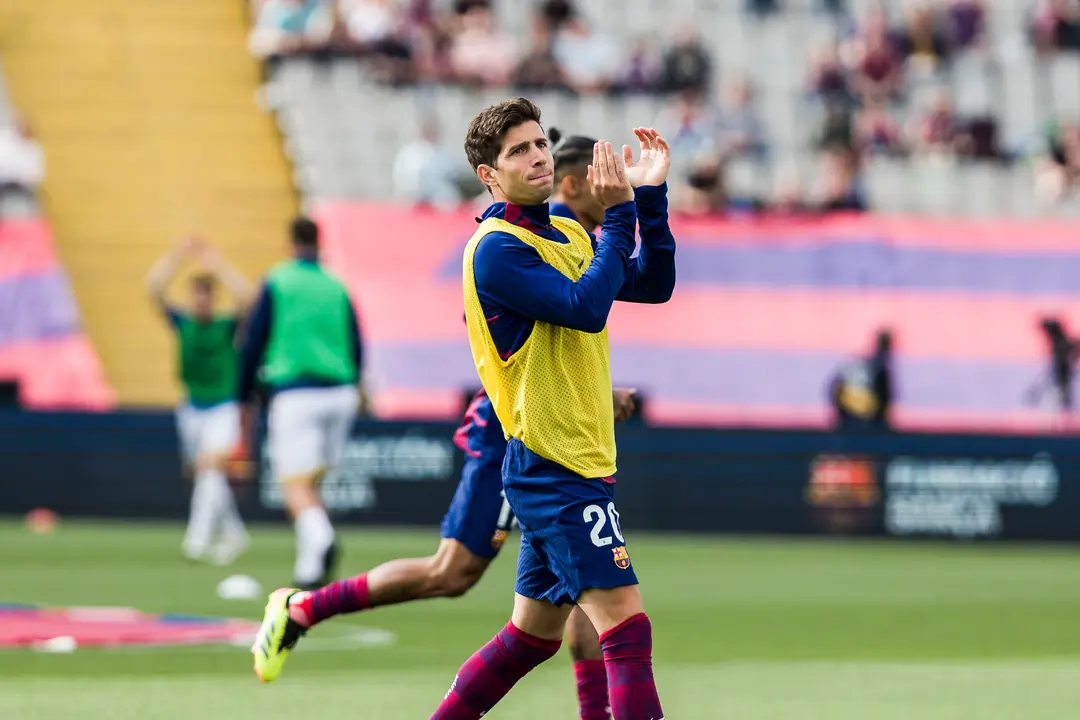 Uno de los capitanes del Bar&ccedil;a, Sergi Roberto, durante un calentamiento previo a un partido. / EP