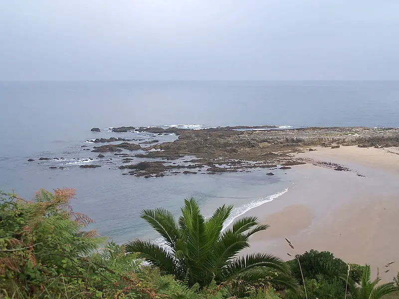 Vista de la playa de Pech&oacute;n, un espacio que deleita a quien lo visita. / Turismo Cantabria