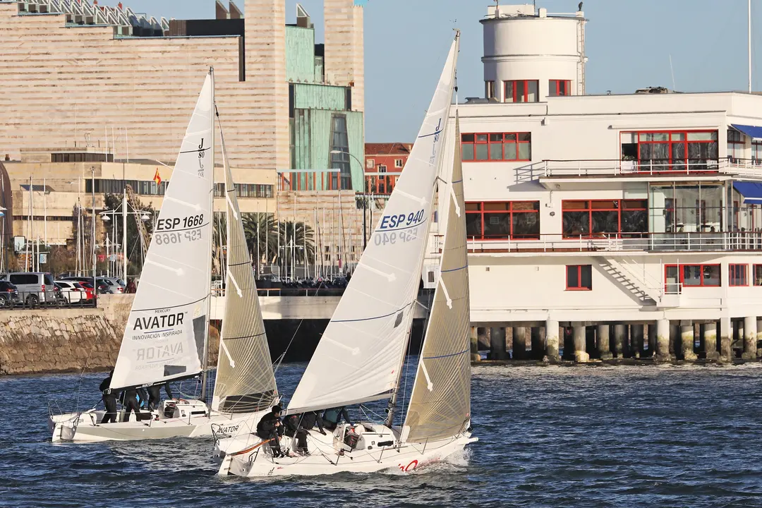Un velero durante la competici&oacute;n de una pasada edici&oacute;n. / A.E.