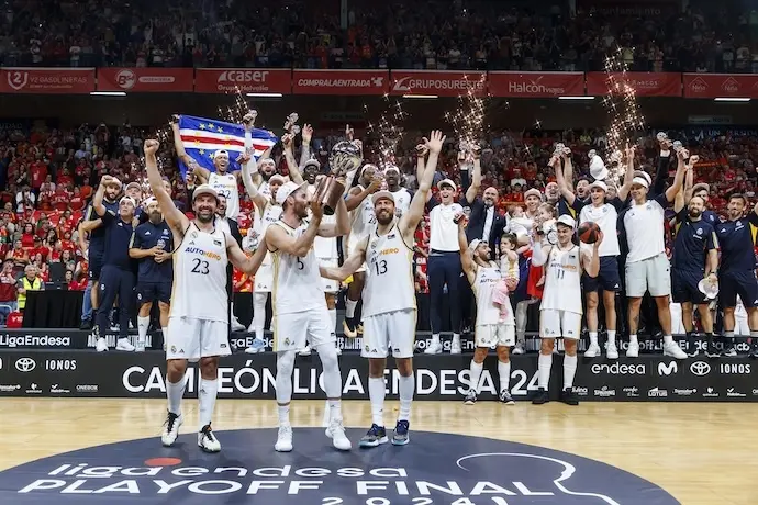 El conjunto madridista firma un demoledor final de tercer cuarto para superar de nuevo la impecable resistencia de UCAM Murcia (73-84)