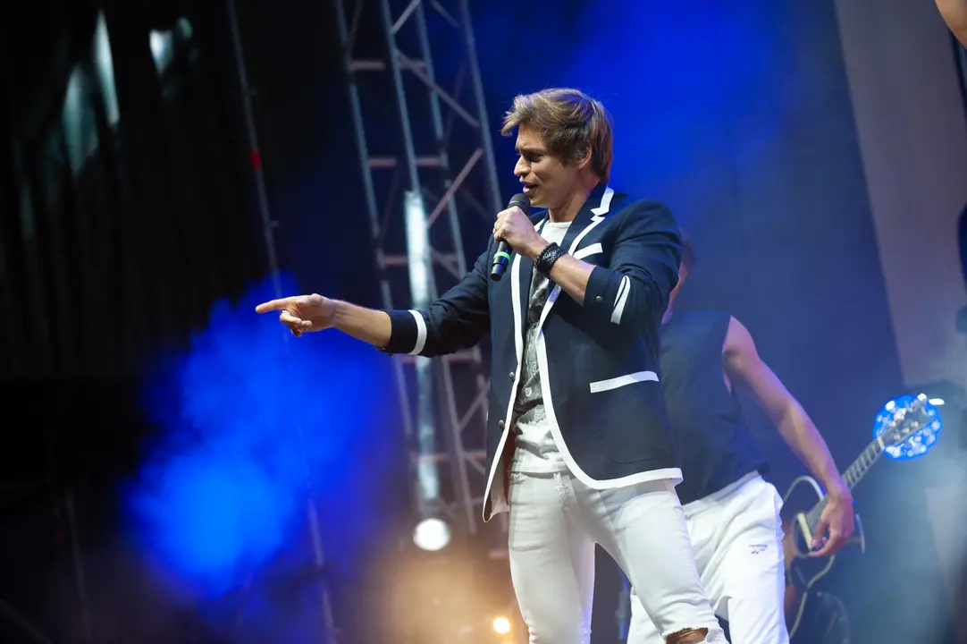 Carlos Baute durante el concierto en Renedo. / A.E.