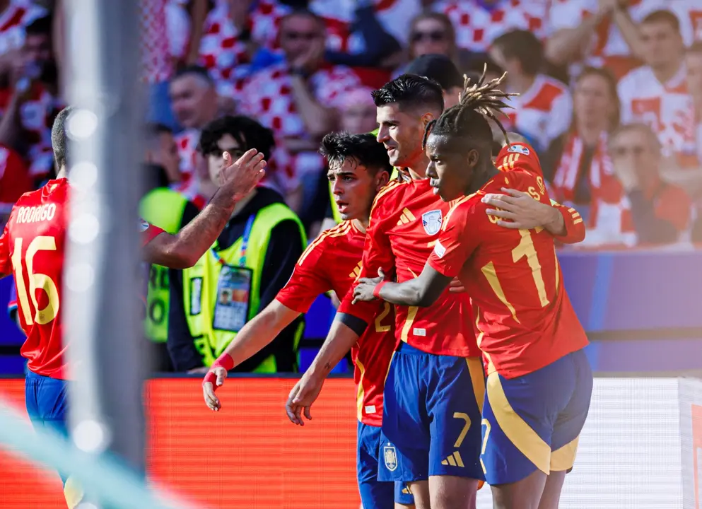 Los jugadores celebran uno de los goles del partido. / RFEF
