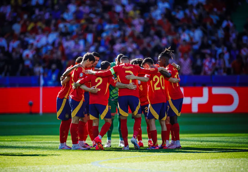 Los jugadores de la Selecci&oacute;n se unen antes del partido. / RFEF