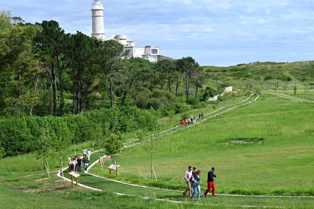 Primer paseo del programa &lsquo;Domingos de parque&rsquo; que sirve tambi&eacute;n como apertura al p&uacute;blico de este espacio dedicado a quienes se fueron en tan dif&iacute;ciles momentos. / A.E.