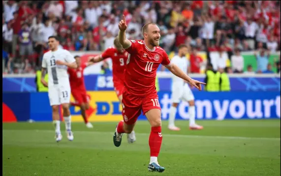 Eriksen celebra su gol ante Eslovenia. / UEFA