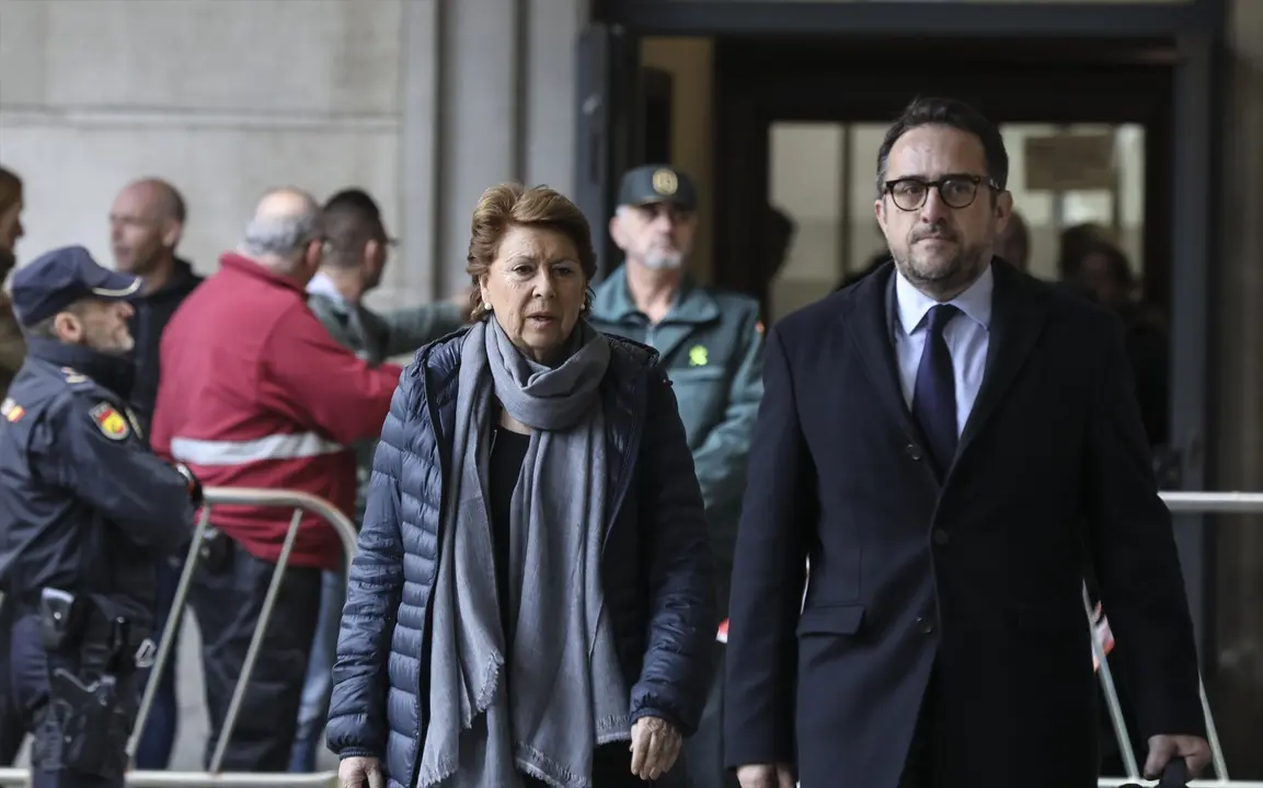 El ex Consejera de Econom&iacute;a y Hacienda de la Junta de Andaluc&iacute;a, Magdalena &Aacute;lvarez (i). EP / Archivo