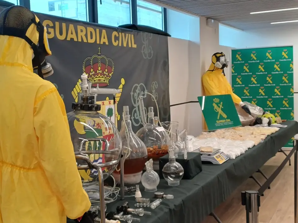 Drogas y material incautado en la operaci&oacute;n de la Guardia Civil. EP