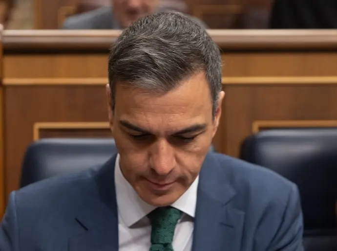 El presidente del Gobierno, Pedro S&aacute;nchez, durante una sesi&oacute;n de control al Gobierno, en el Congreso de los Diputados, a 26 de junio de 2024, en Madrid (Espa&ntilde;a).  La financiaci&oacute;n singular para Catalu&ntilde;a protagoniza hoy la sesi&oacute;n de control al Gobierno en el Pleno del Congreso, con preguntas de varios grupos parlamentarios tanto al presidente del Gobierno, como a la vicepresidenta primera y ministra de Hacienda. Adem&aacute;s, el pleno ha estado marcado por el acuerdo entre el PSOE y el PP para renovar el CGPJ, que tuvo lugar ayer en Bruselas.
26 JUNIO 2024;SESION DE CONTROL AL GOBIERNO;FINANCIANCI&Oacute;N;CATALUNYA;SESI&Oacute;N DE CONTROL
Eduardo Parra / Europa Press
26/6/2024