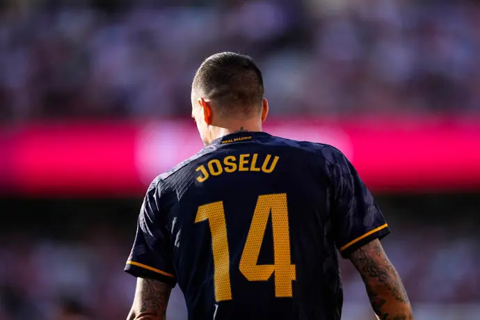 El jugador Joselu Mato ante el granada. / Joaquin Corchero