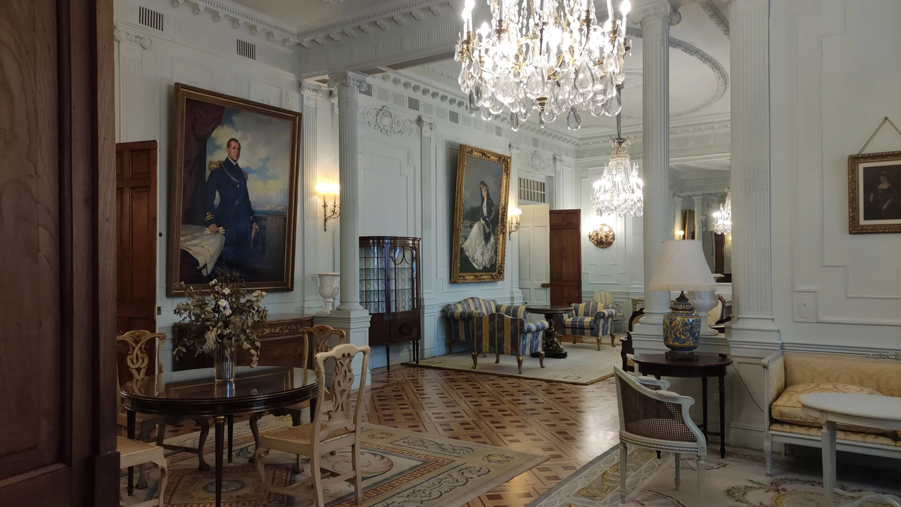 El sal&oacute;n de la familia de la reina Victoria Eugenia, en el interior del Palacio de la Magdalena, Santander. / Alerta