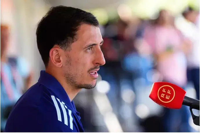 El atacante Mikel Oyarzabal, en el Media Day de la selecci&oacute;n espa&ntilde;ola antes de la Eurocopa. / Oscar J. Barroso