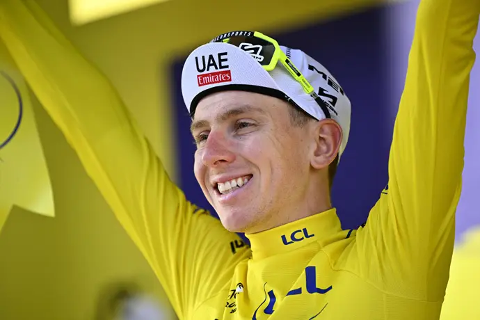 El ciclista esloveno Tadej Pogacar con el maillot amarillo de l&iacute;der del Tour de Francia. / Jasper Jacobs