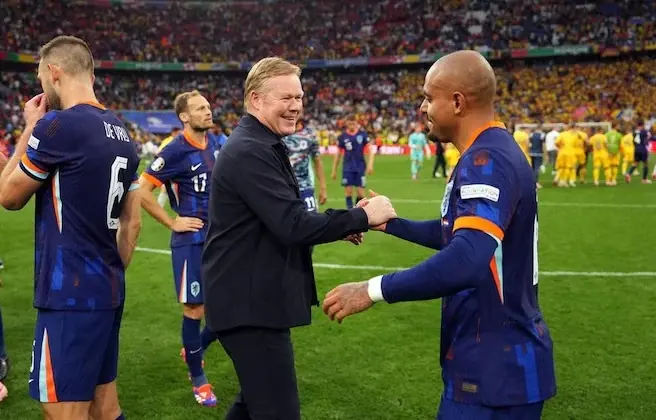Koeman, tras el partido, comenta sobre las comparaciones con generaciones anteriores de Holanda: "Tenemos un gran talento en el equipo. Por supuesto que hay que ganar algo, entonces la gente lo comparar&aacute; con 1988. El f&uacute;tbol ha cambiado desde entonces. En los &uacute;ltimos partidos se ha visto que todos han tenido problemas para seguir en el torneo".