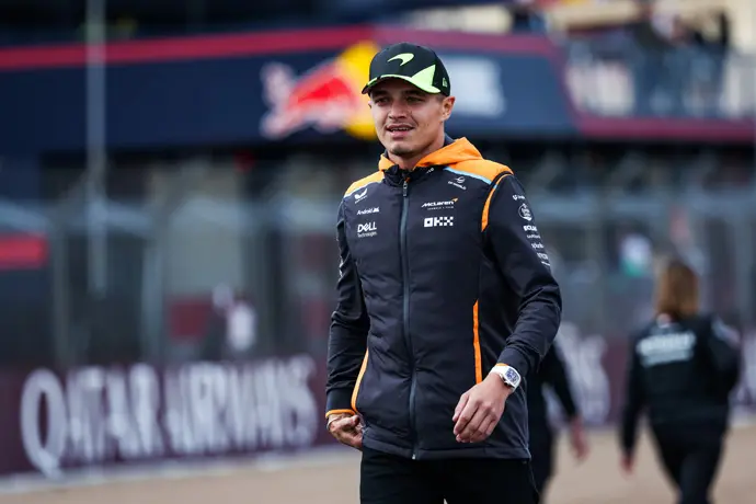 El piloto Lando Norris en el circuito de Silverstone. / EP