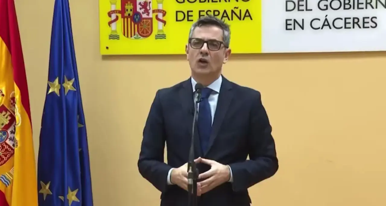 F&eacute;lix Bola&ntilde;os durante una intervenci&oacute;n. / Red x