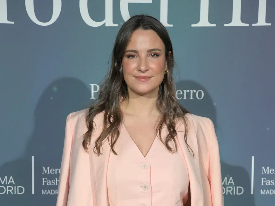 Marta Pombo posando en el photocall en la Mercedes Benz Fashion Week Madrid. / Jos&eacute; Oliva