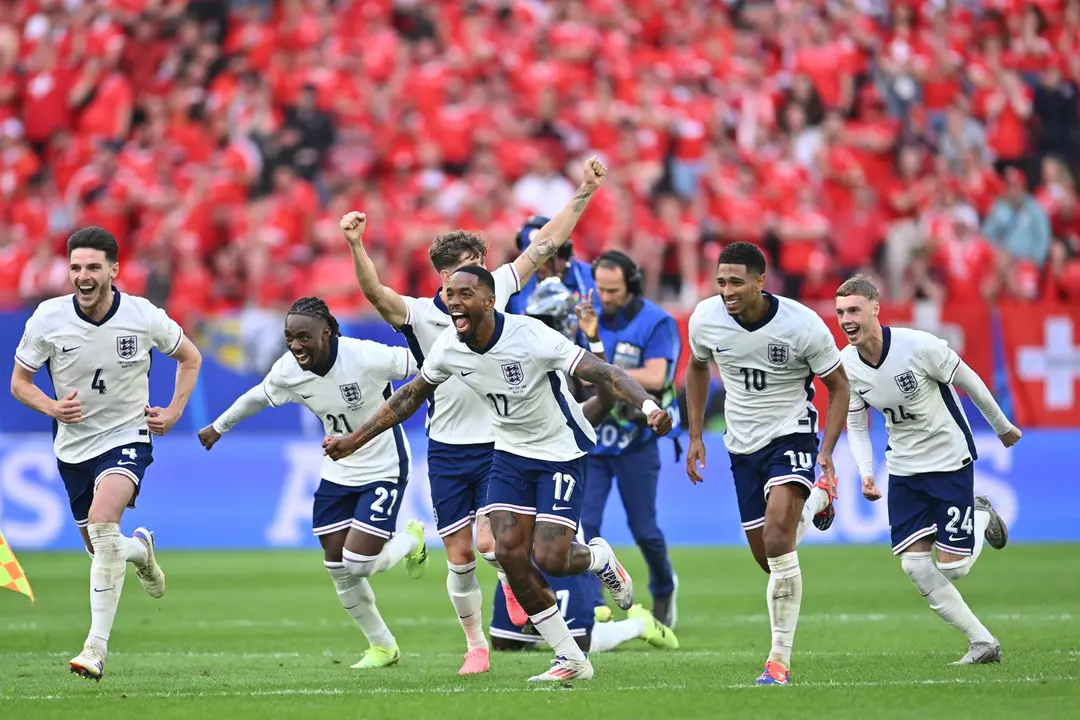 Los jugadores de Inglaterra celebran el pase a la semifinal. / Marius Becker