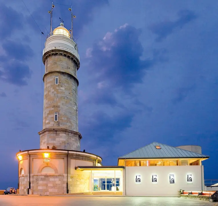 El Centro De Arte Faro De Cabo Mayor. / EP