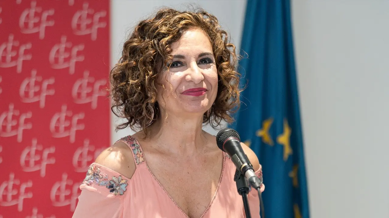La vicepresidenta primera y ministra de Hacienda, Mar&iacute;a Jes&uacute;s Montero. Diego Radam&eacute;s
