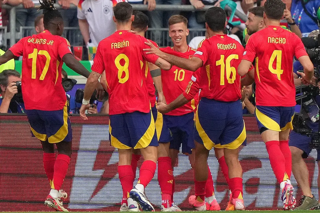 Los jugadores de la selecci&oacute;n espa&ntilde;ola durante su encuentro contra Alemania. Spada