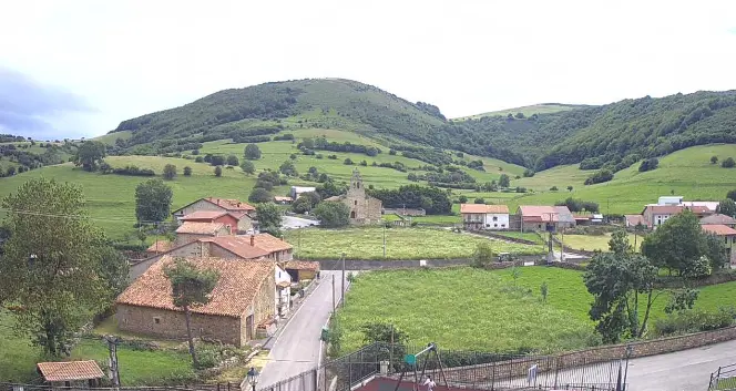 Vista de la localidad de San Miguel de Aguayo en Campoo.