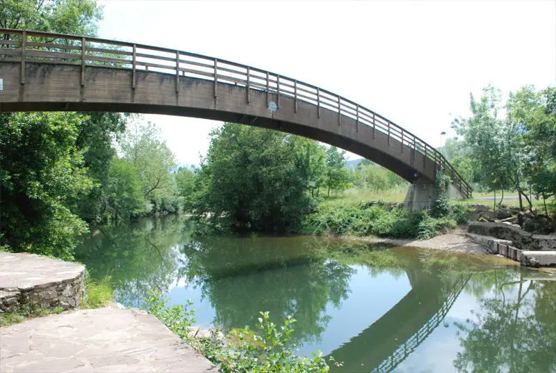 Puente sobre el rio Pas en Puente Viesgo. / A.E
