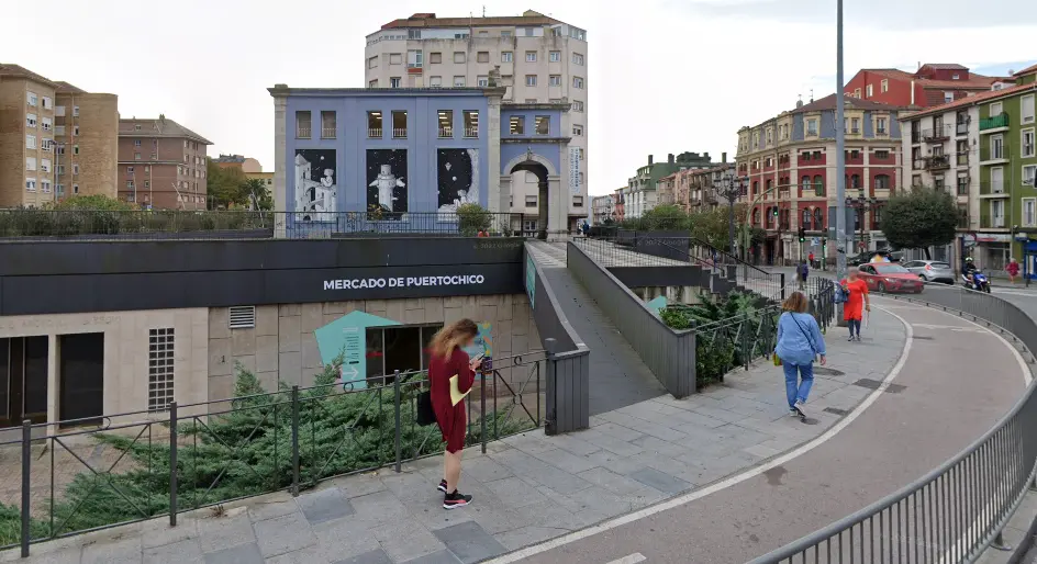 Exterior del mercado de Puertochico en Santander. / Alerta
