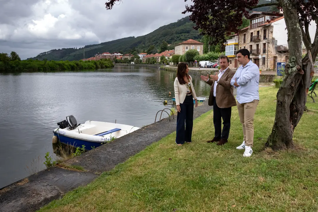 El consejero de Desarrollo Rural, Ganader&iacute;a, Pesca y Alimentaci&oacute;n, Pablo Palencia, realiza una visita institucional al municipio. / Alerta 

El consejero de Desarrollo Rural, Ganader&iacute;a, Pesca y Alimentaci&oacute;n, Pablo Palencia, realiza una visita institucional al municipio.