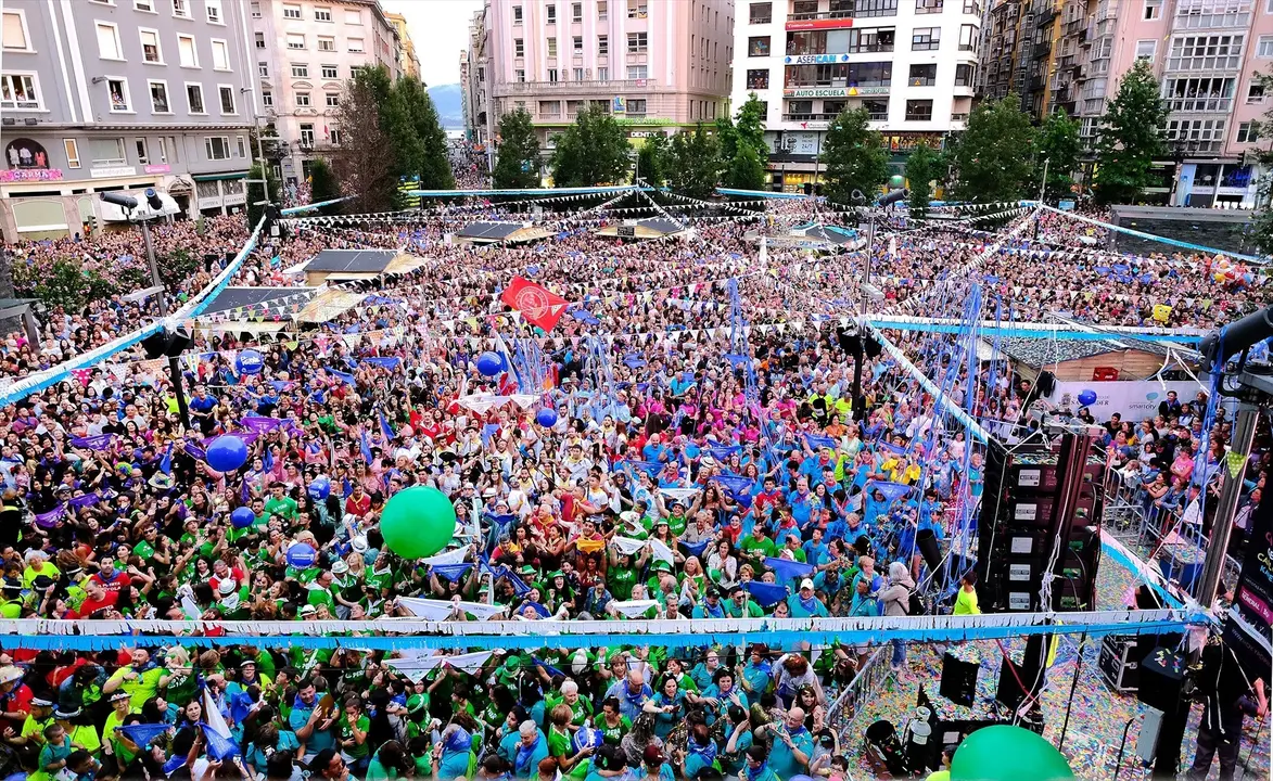 El lanzamiento del chupinazo de la Semana Grande de Santander. EP / Archivo