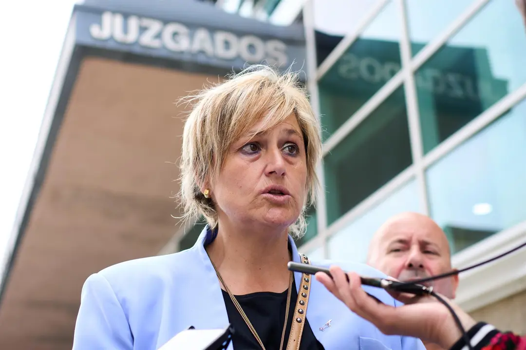 La ex alcaldesa de Camargo, del PSOE, Esther Bolado, habla con los medios tras declarar en el Juzgado de Instrucci&oacute;n n&uacute;mero 4 de Santander, a 7 de junio de 2022. / ARCHIVO