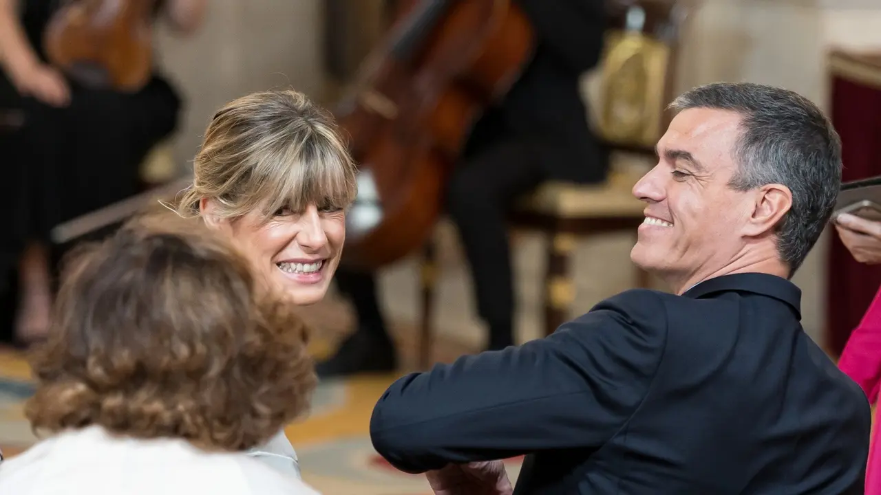 El presidente del Gobierno, Pedro S&aacute;nchez, y su mujer, Bego&ntilde;a G&oacute;mez. Diego Radam&eacute;s / Archivo