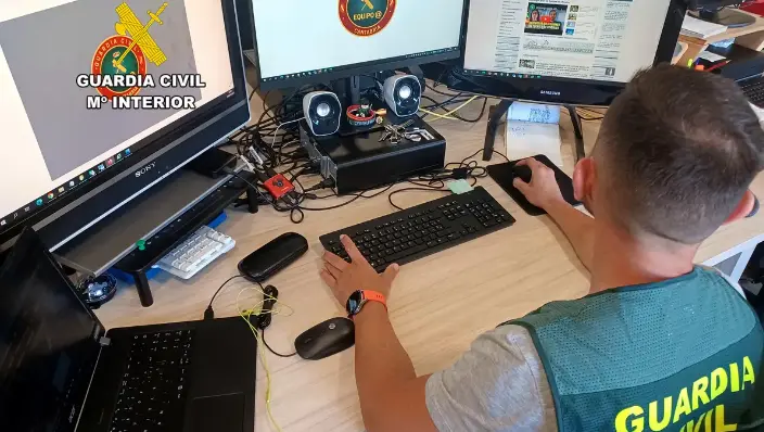 Vuelven las estafas a trav&eacute;s de Whatsapp y SMS. / Guardia Civil