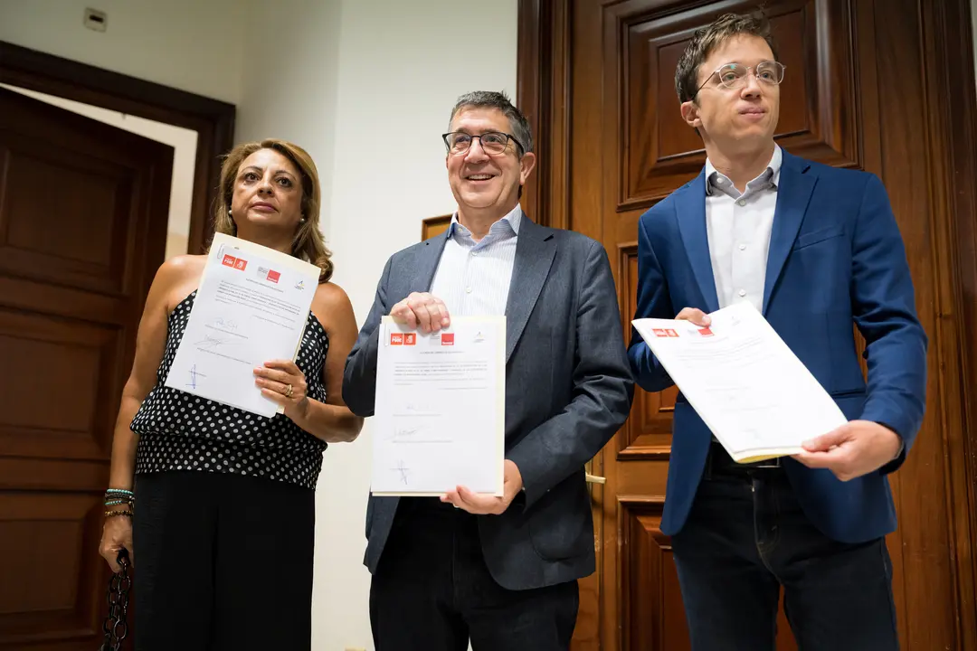 La diputada de Coalici&oacute;n Canaria Cristina Valido; el portavoz del PSOE en el Congreso, Patxi L&oacute;pez y el diputado de Sumar I&ntilde;igo Errej&oacute;n. / EP