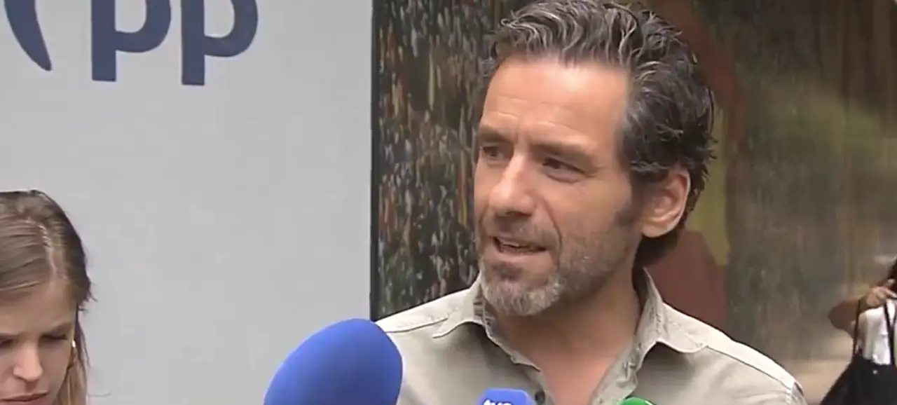 El portavoz nacional del Partido Popular, Borja Semper, este viernes ante la sede nacional.