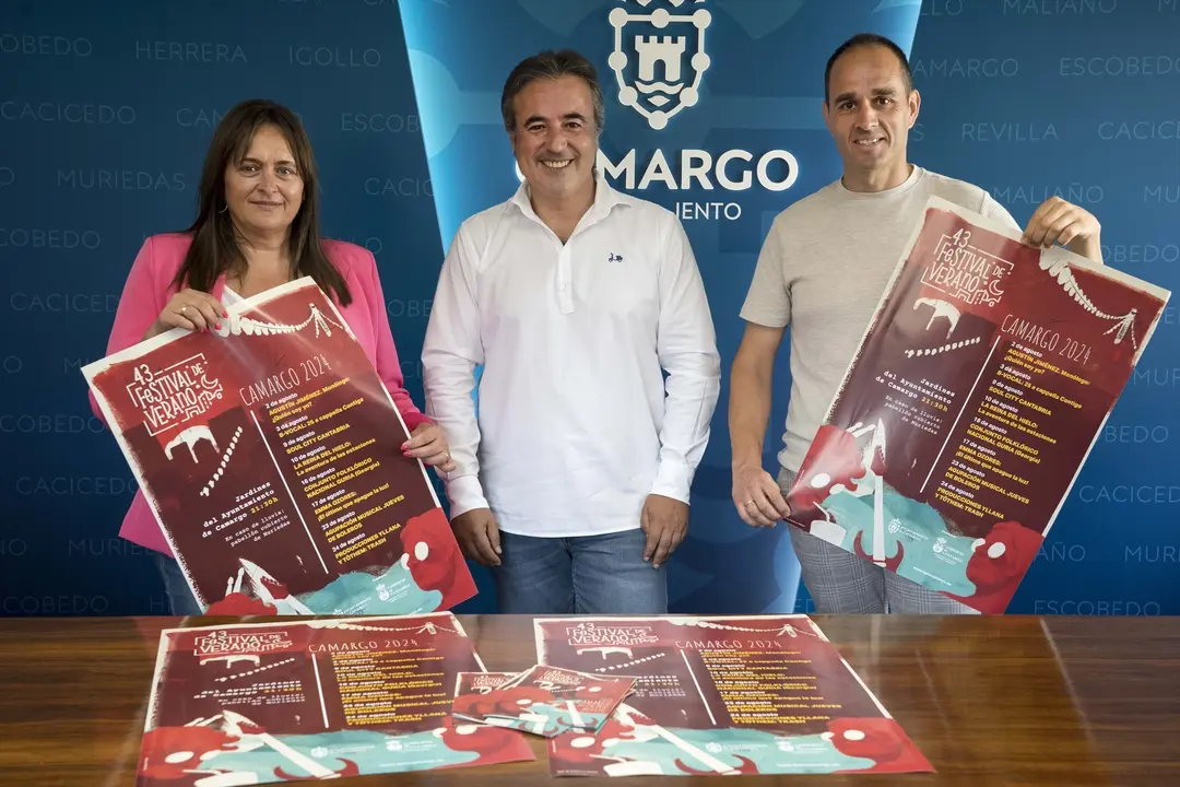 El alcalde de Camargo, Diego Movell&aacute;n, la concejala de Cultura, Laura Ara, y el coordinador Juan Ram&iacute;rez han presentado este viernes en rueda de prensa la programaci&oacute;n del Festival de Verano de Camargo. / Alerta