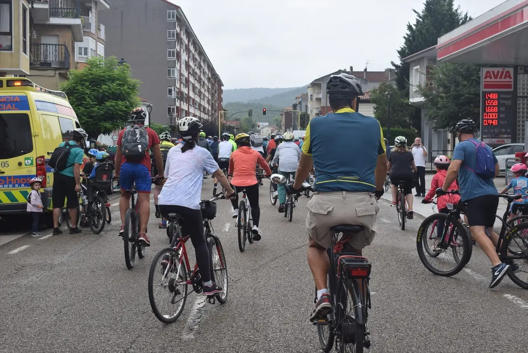 Varias personas en bicicleta. Alerta / Archivo