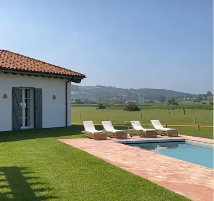 Exterior de la casa de Mar&iacute;a Pombo y Pablo Castellano en Cantabria. / Instagram