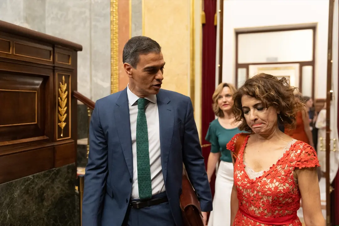 El presidente del Gobierno, Pedro S&aacute;nchez, y la vicepresidenta primera y ministra de Hacienda, Mar&iacute;a Jes&uacute;s Montero. Eduardo Parra
