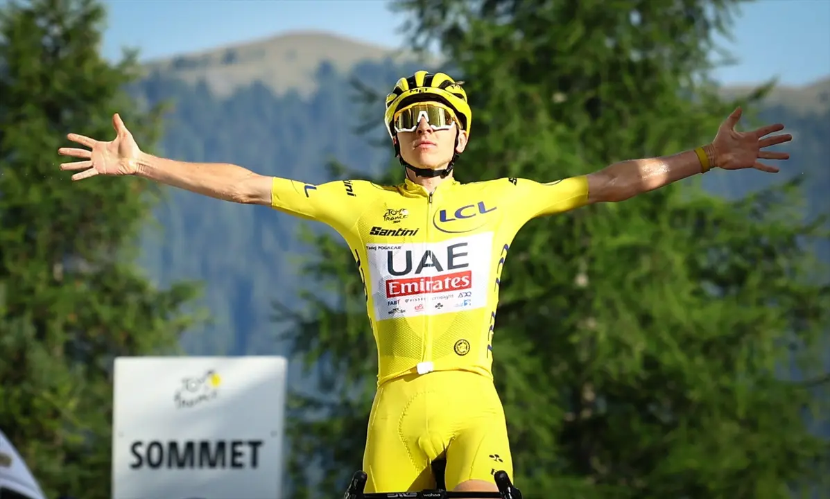 Pogacar celebra una de sus victorias en el tour. / David Pintens