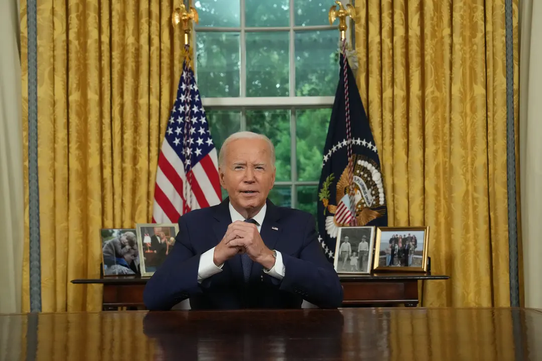 El Presidente de los Estados Unidos, Joe Biden, se dirige a la naci&oacute;n desde la Oficina Oval de la Casa Blanca en Washington, DC. / Erin Schaff