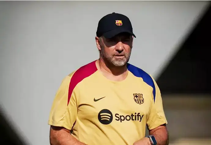 Hansi Flick dirige el primer entrenamiento con el Bar&ccedil;a. / FCB